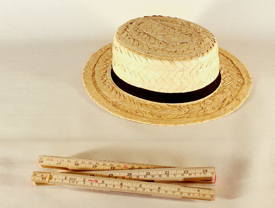 Fil:Rekvisita halmhatt ko11-009.jpg